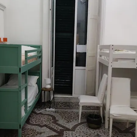 Hostello Genovese * Genua