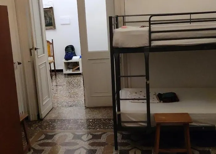 Hostal Hostello Genovese *